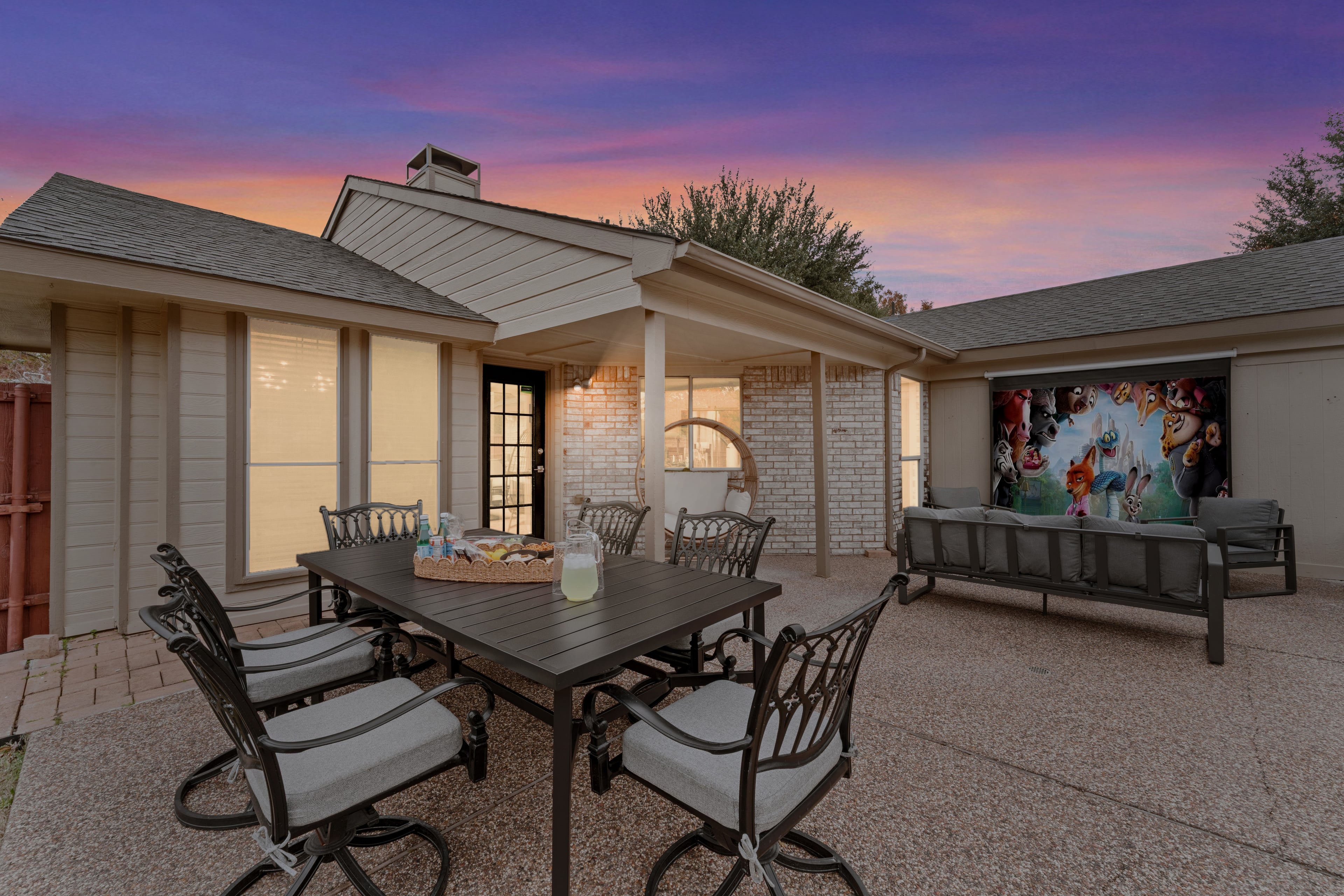 Backyard - Backyard Outdoor DIning 2