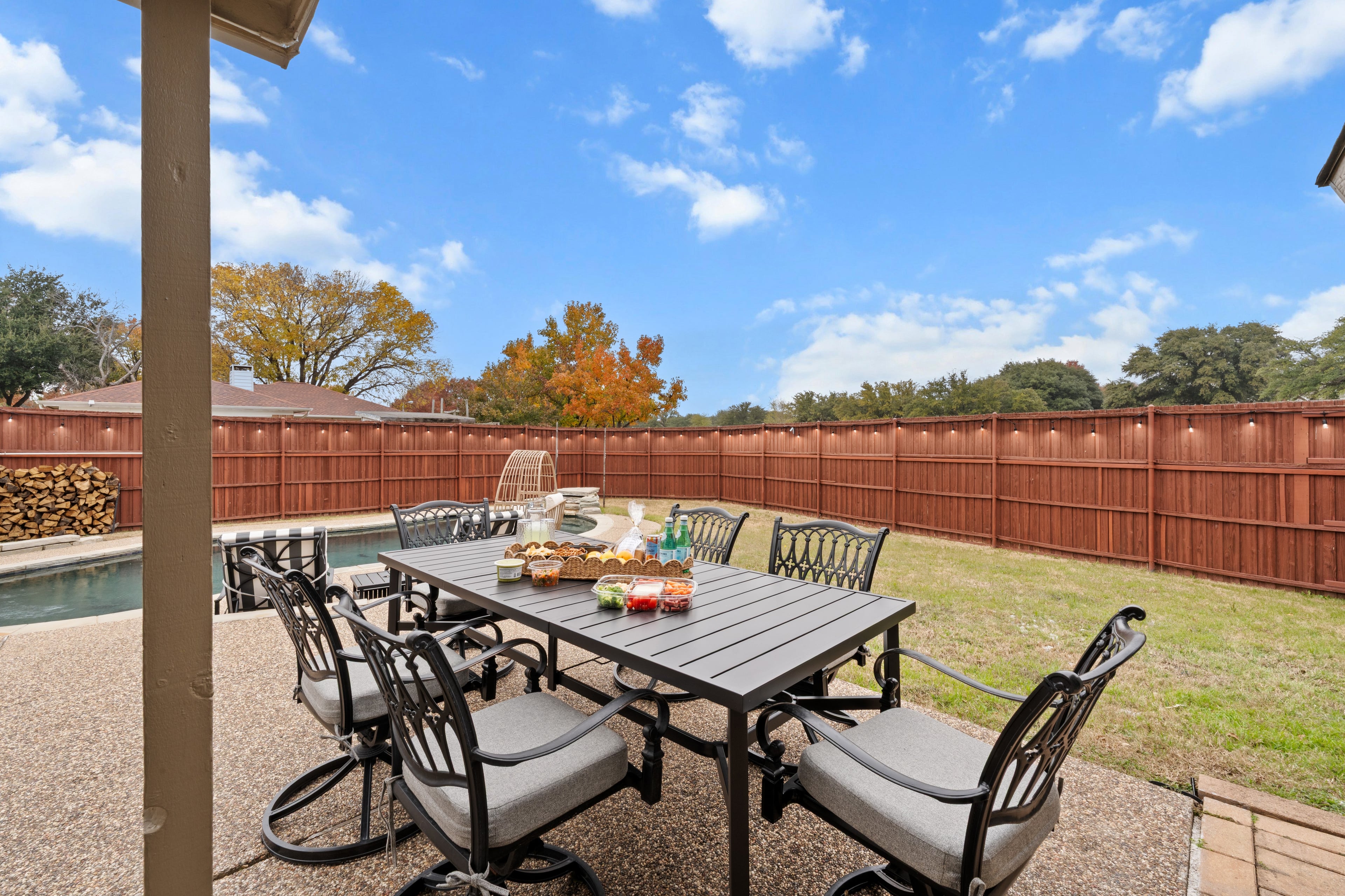 Backyard - Backyard Outdoor DIning 4