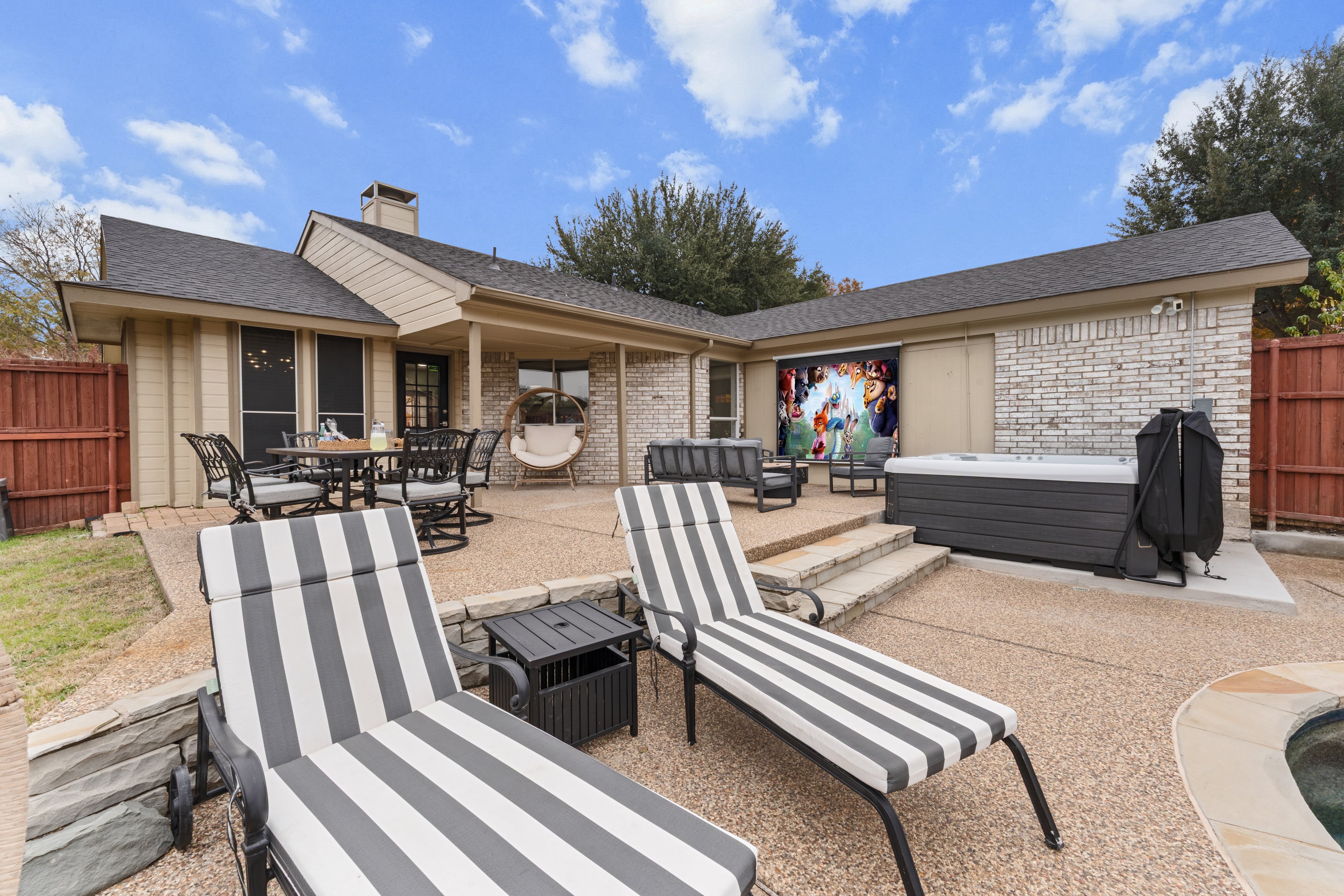 Backyard - Backyard Outdoor Patio 1