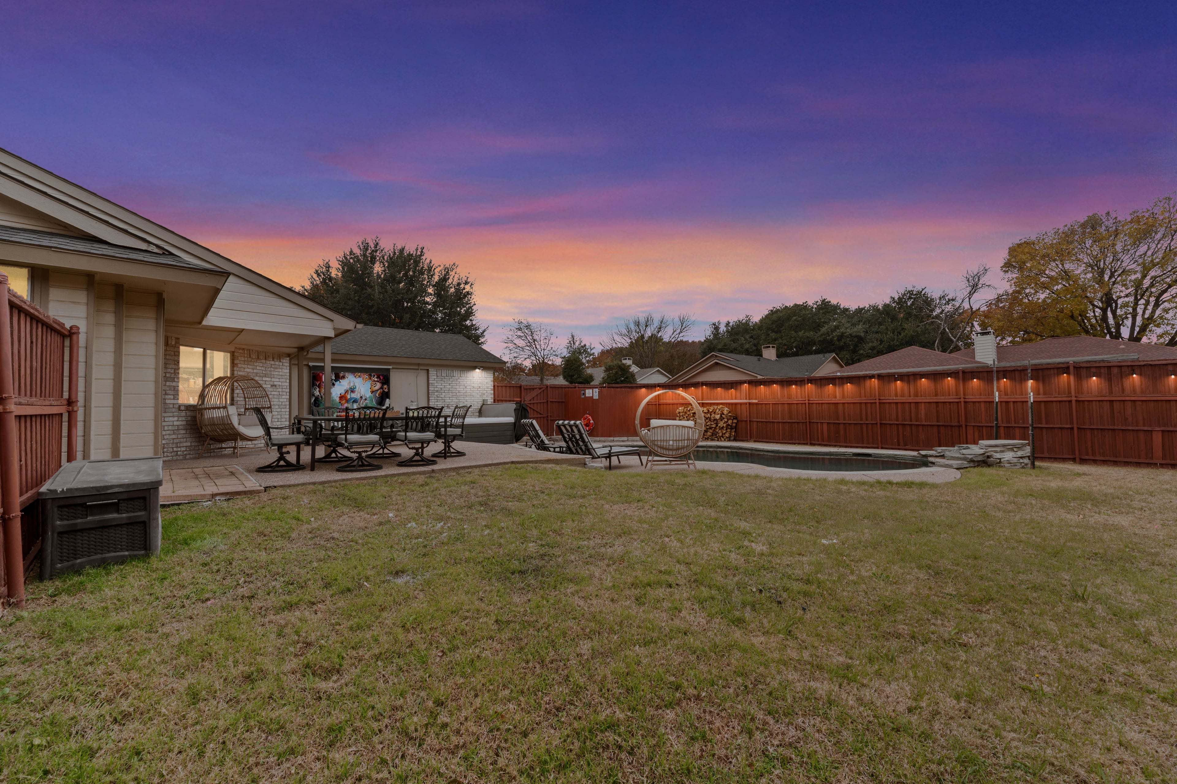 Backyard - Backyard Side Yard View