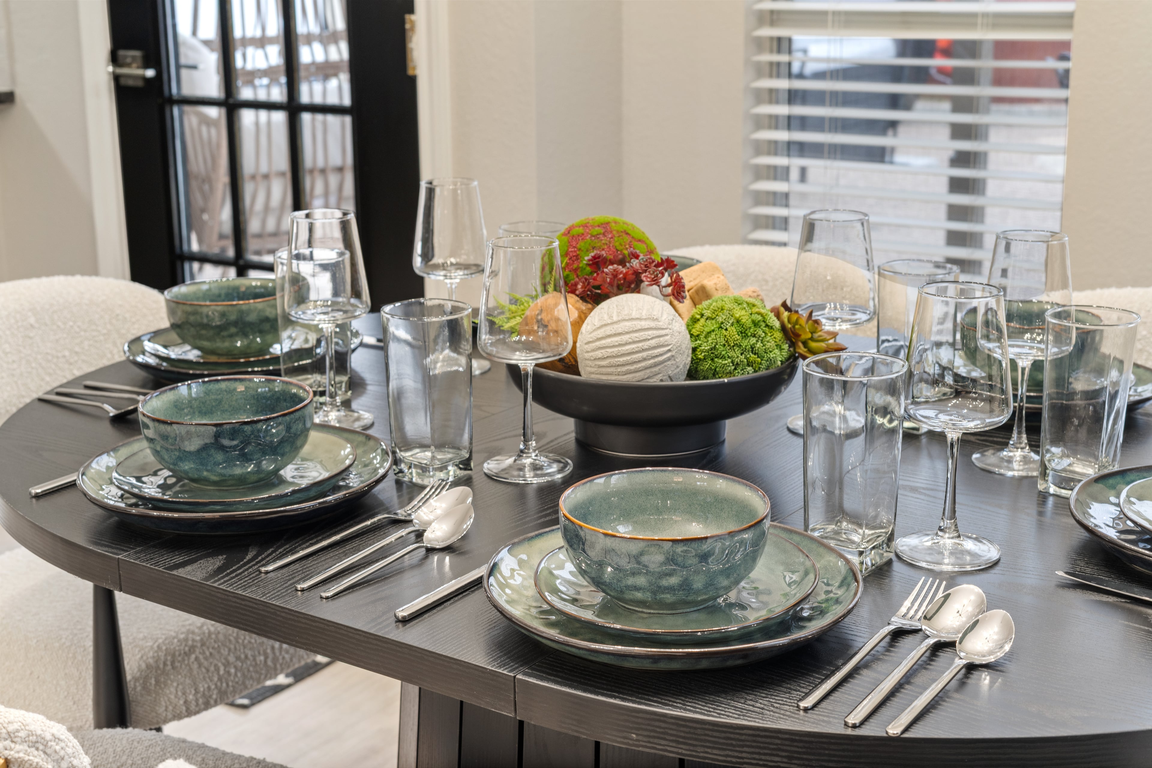 Dining Area - Dining Area 4