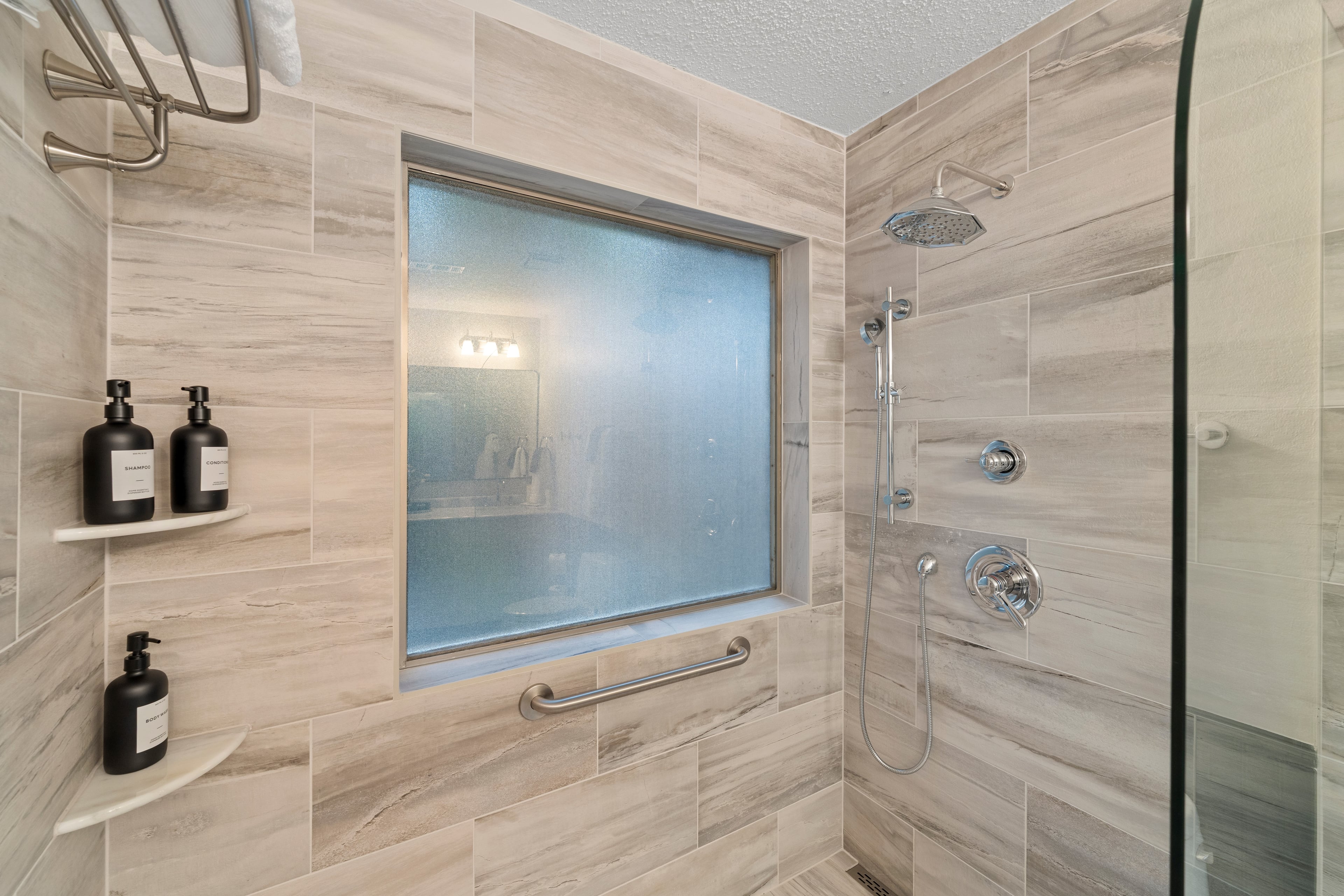 Master Bathroom - Master Bathroom 4