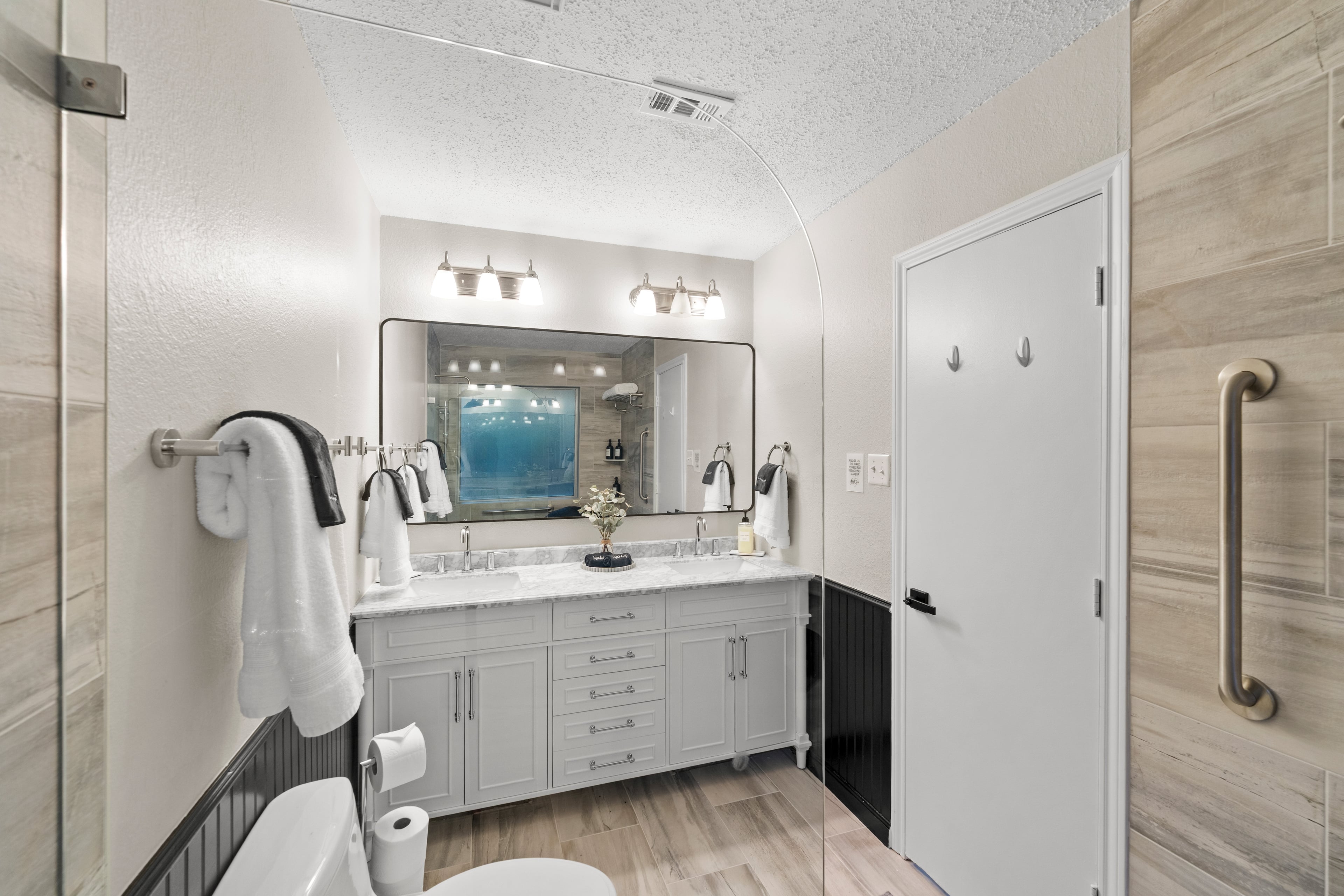 Master Bathroom - Master Bathroom 6