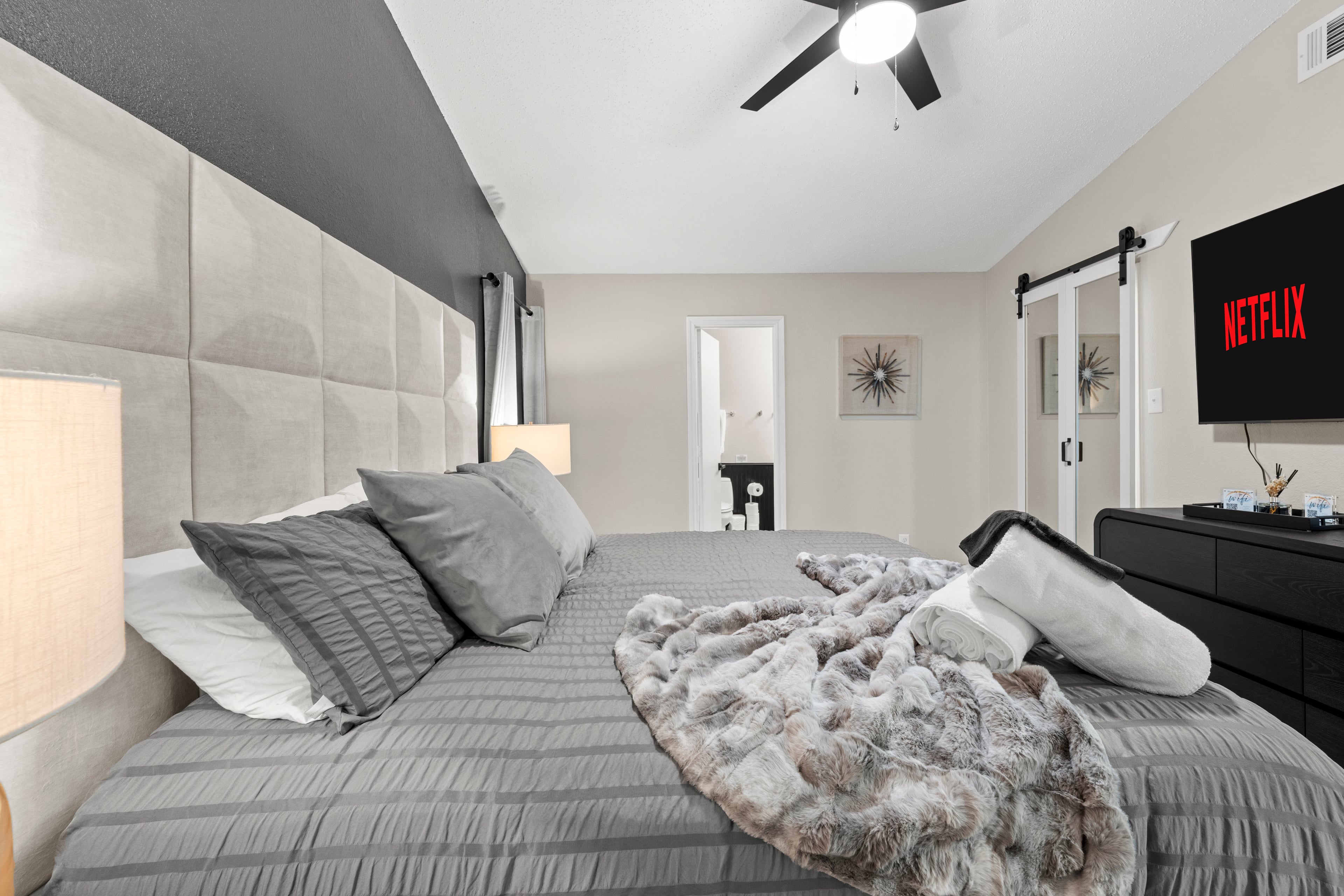 Master Bedroom - Master Bedroom 4