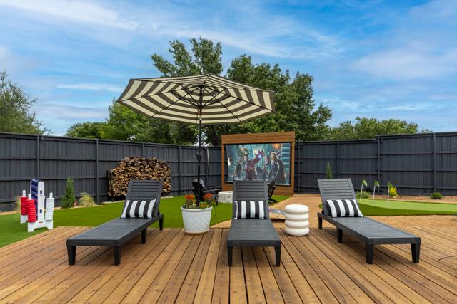 Backyard - Backyard Chaise Lounge 1