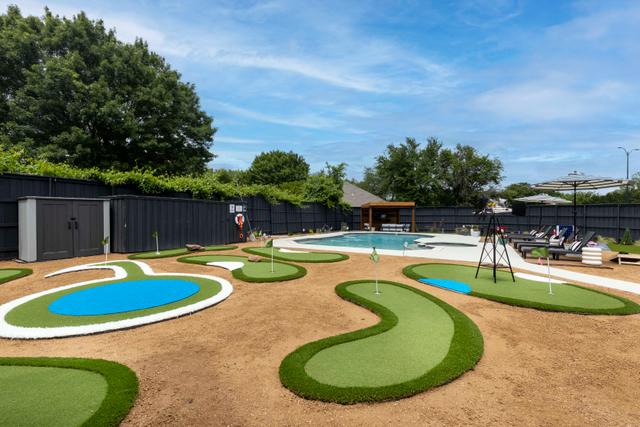 Backyard - Backyard Minigolf 1