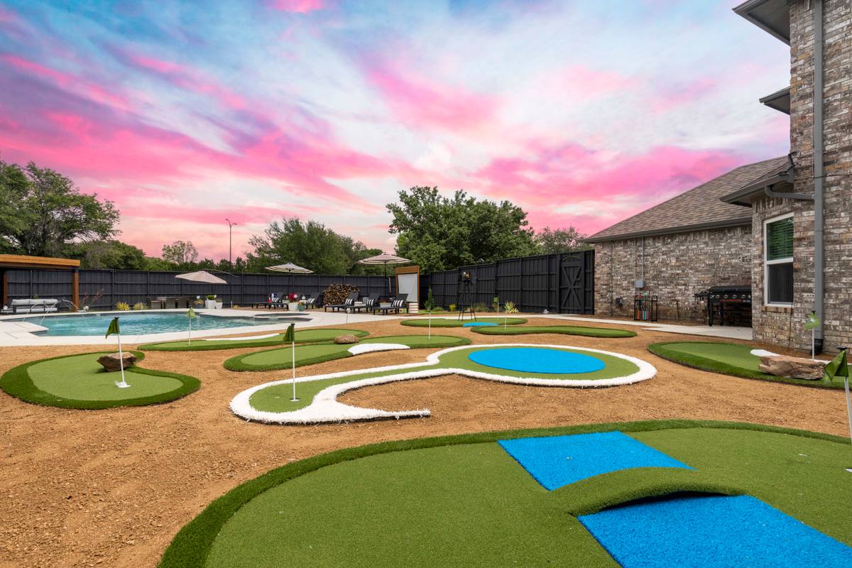 Backyard - Backyard Minigolf 2