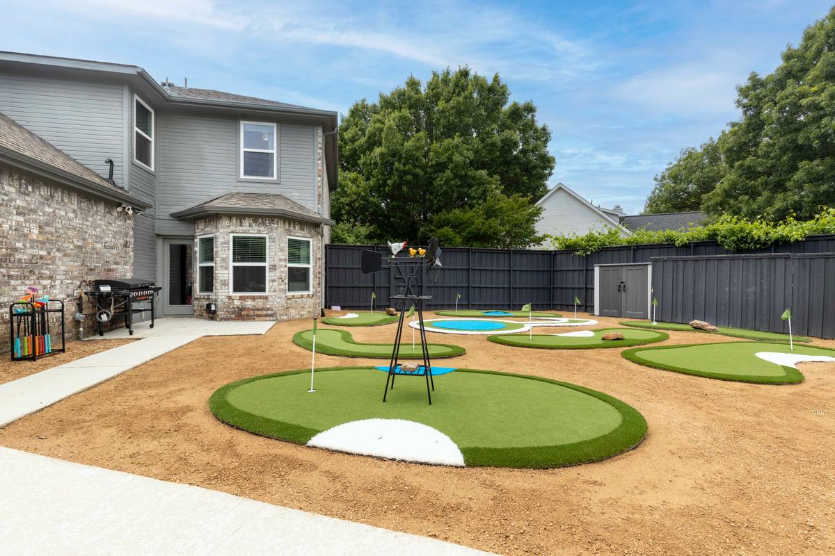 Backyard - Backyard Minigolf 6