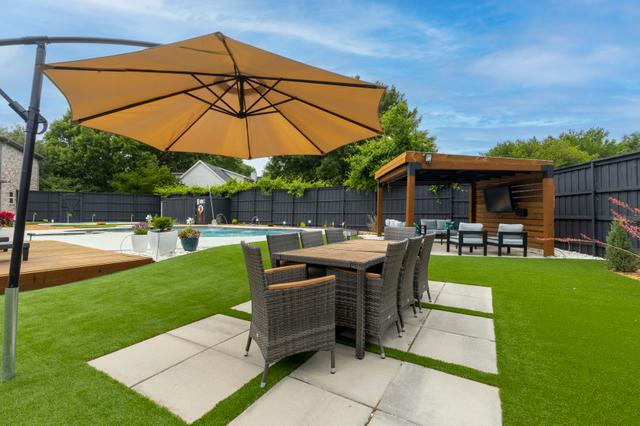 Backyard - Backyard Outdoor Dining 1