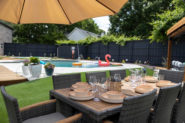 Backyard - Backyard Outdoor Dining 1_1