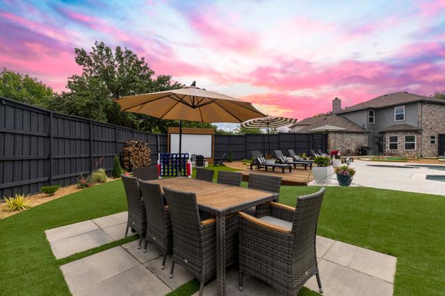 Backyard - Backyard Outdoor Dining 2
