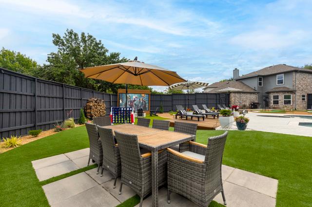 Backyard - Backyard Outdoor Dining 3