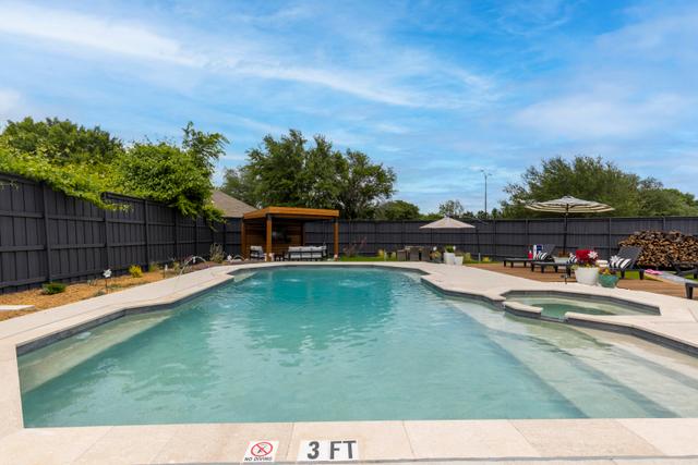 Backyard - Backyard Pool 3