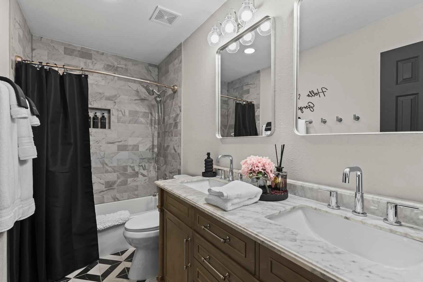 Upstairs Hallway Bathroom