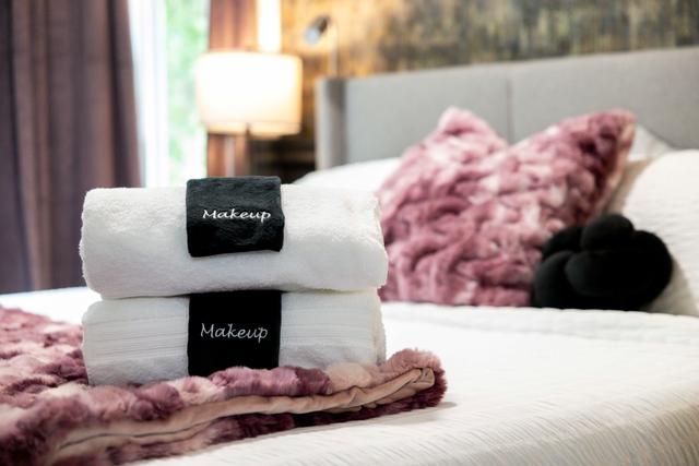 King Bedroom - King Bedroom 6