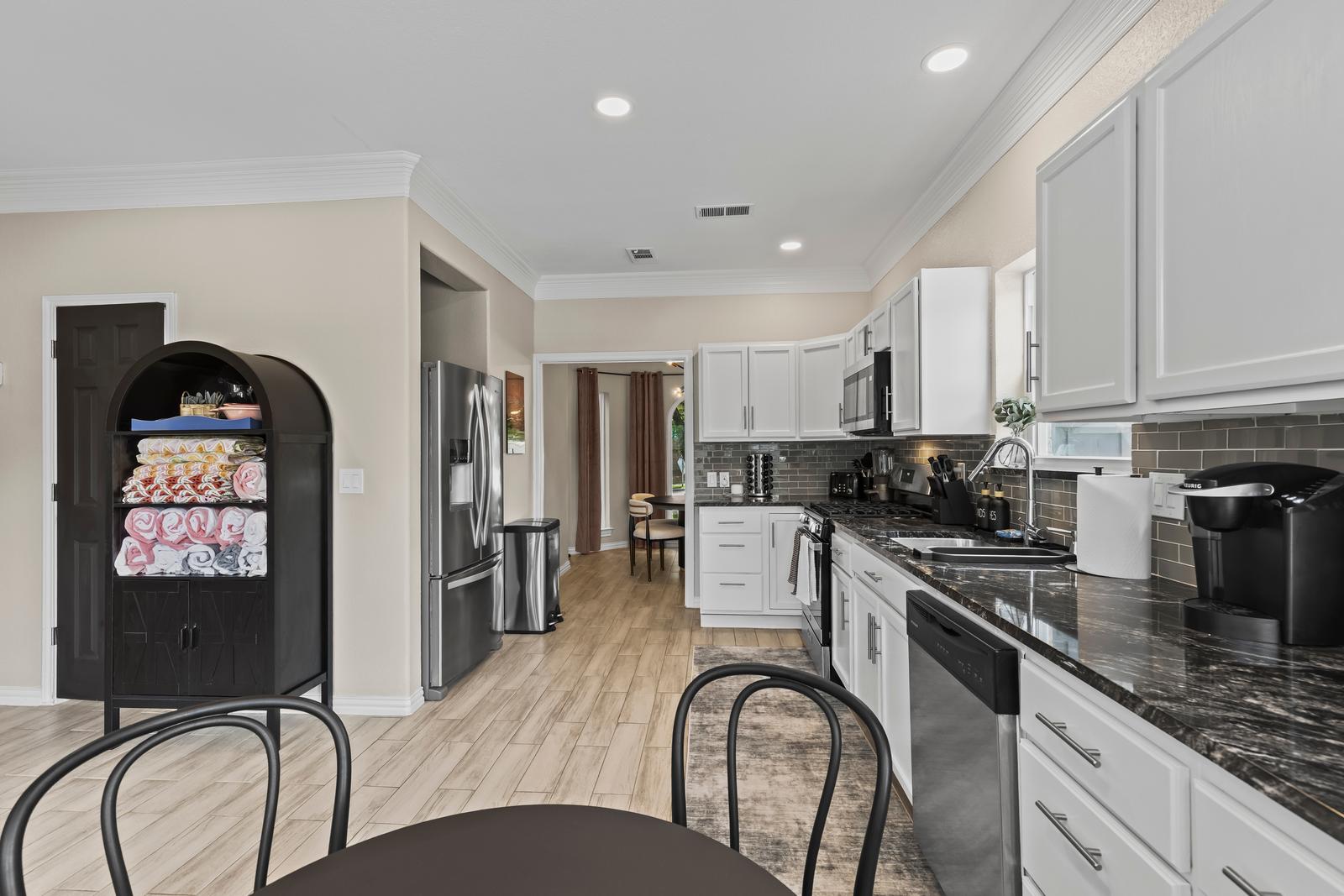 Kitchen (alternate view)