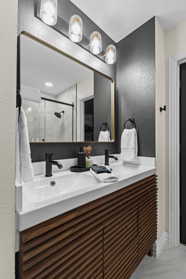 Master Bathroom - Master Bathroom 2