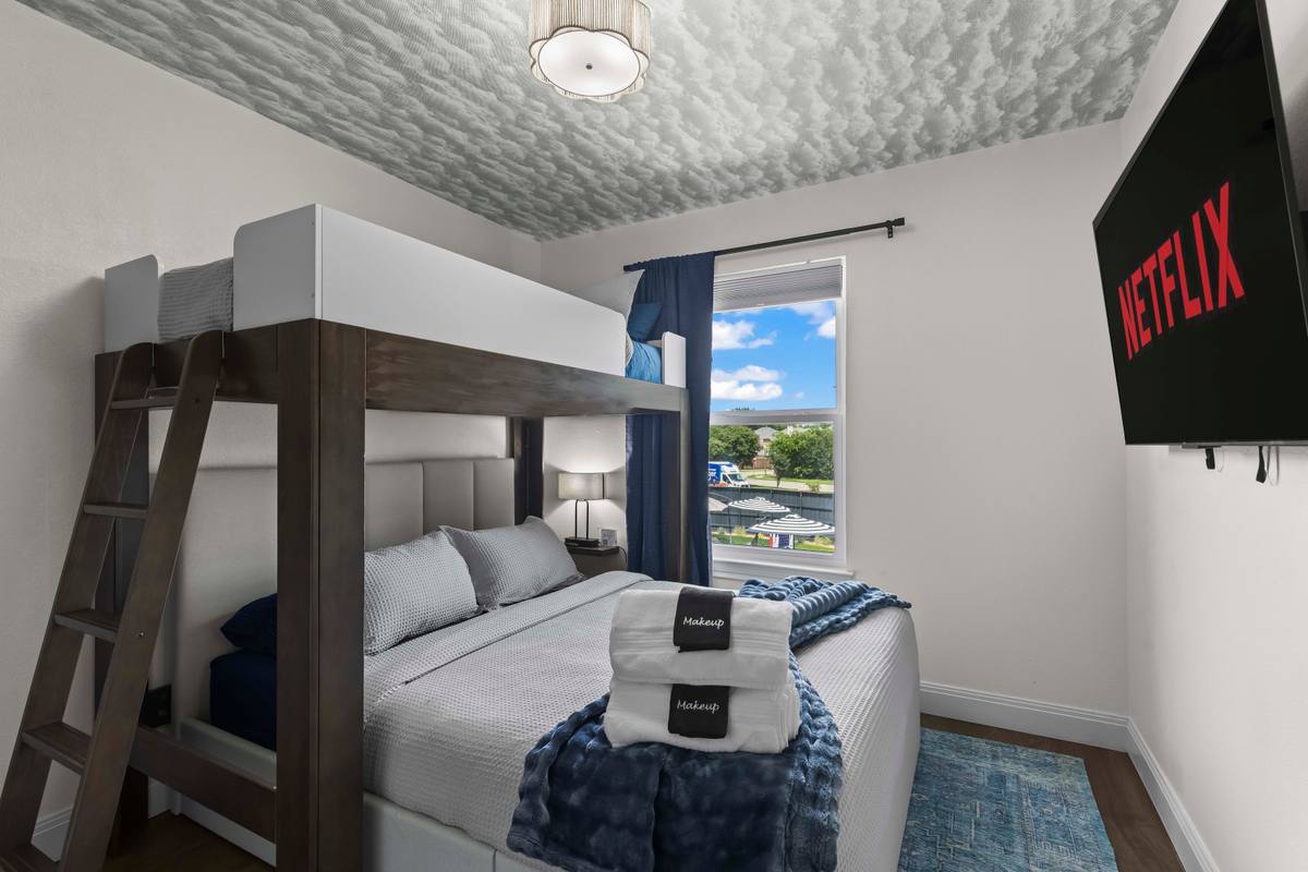 Queen + Loft Bedroom - Queen + Loft Bedroom 1
