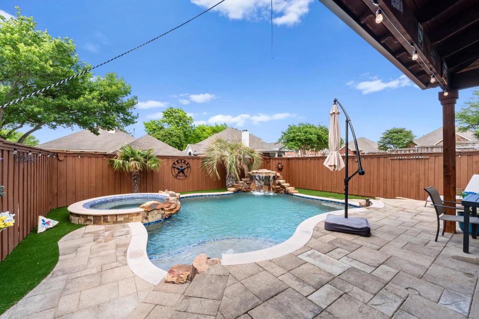 Backyard - backyard pool 02