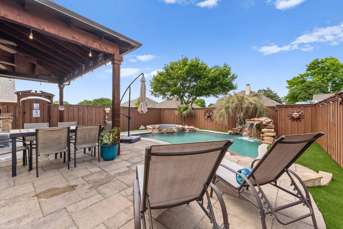 The Indigo Oasis Backyard & Pool – Backyard Pool Patio 2