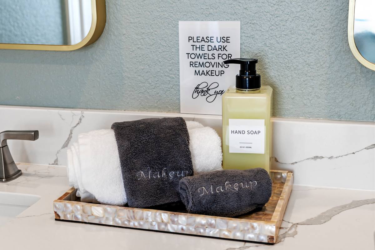 The Indigo Oasis Bathrooms – Bathroom Amenities 1