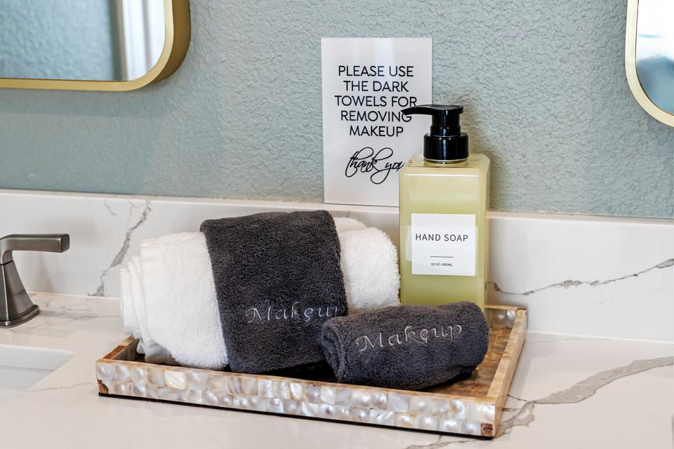 Bathroom - bathroom amenities 01