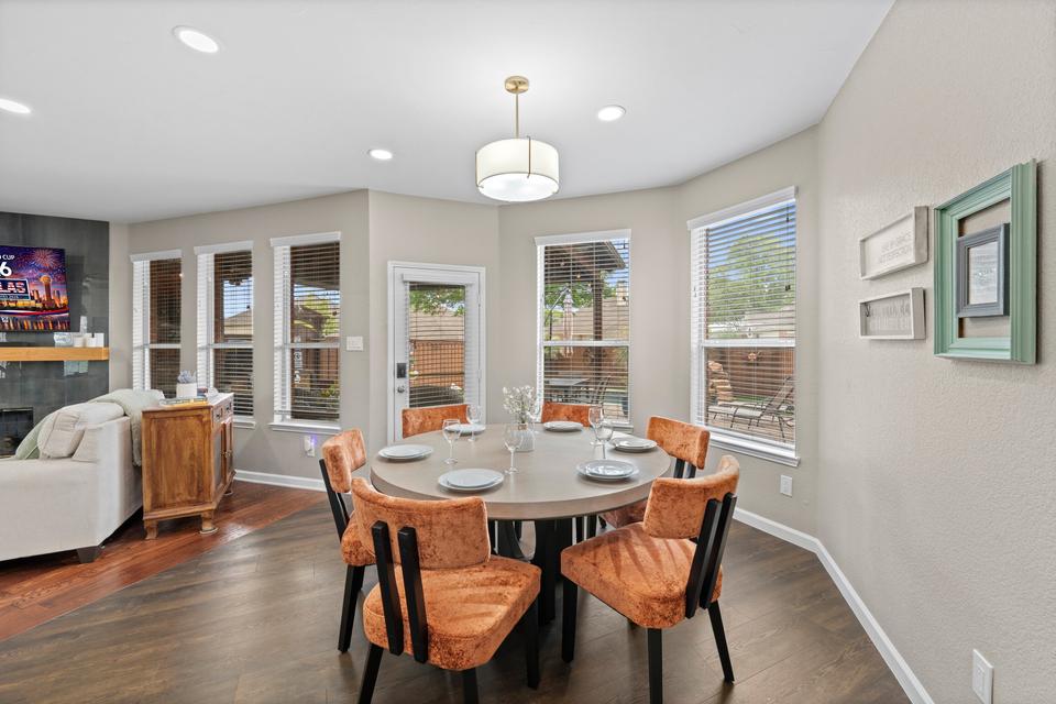 Dining - dining room 01