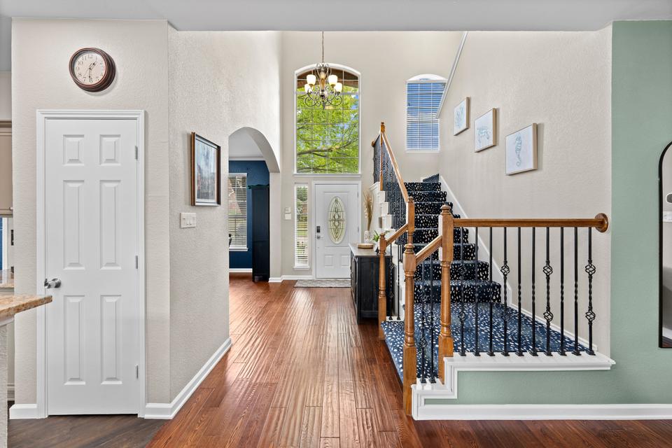 Entry - entry hall 01