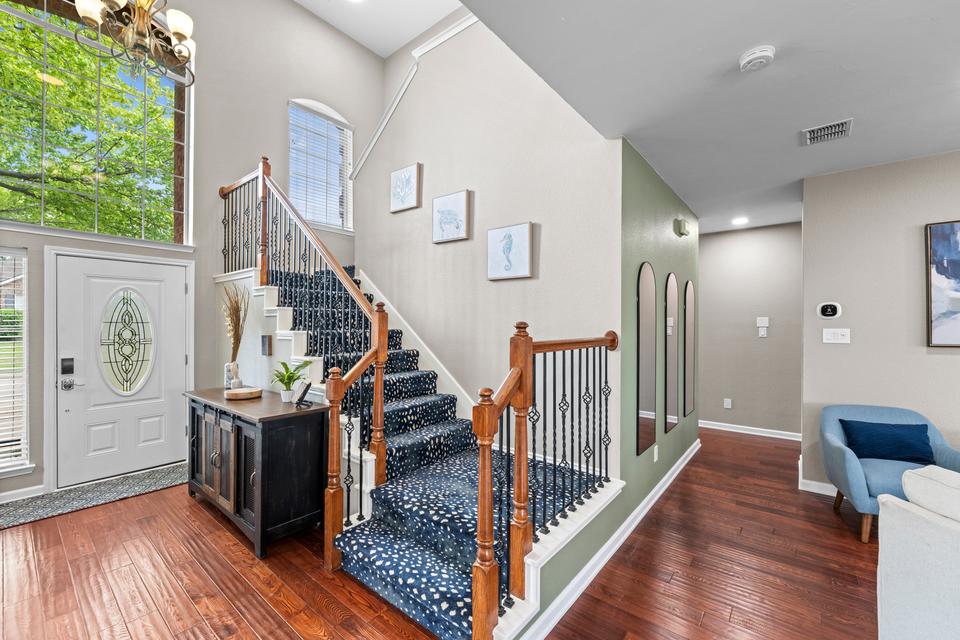 Entryway - entryway stairs 01