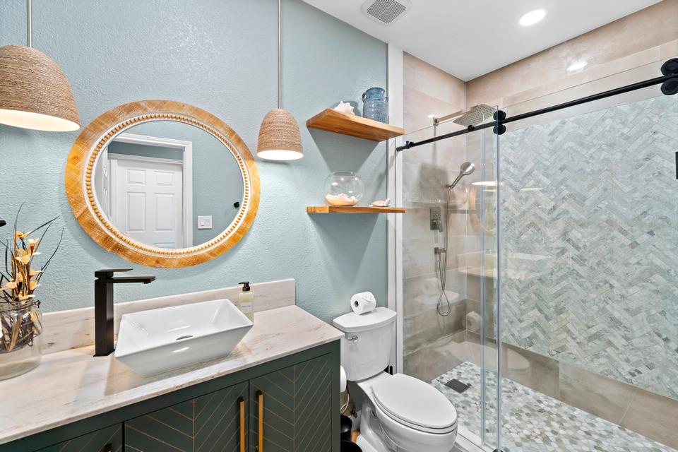 Guest - guest bathroom 01