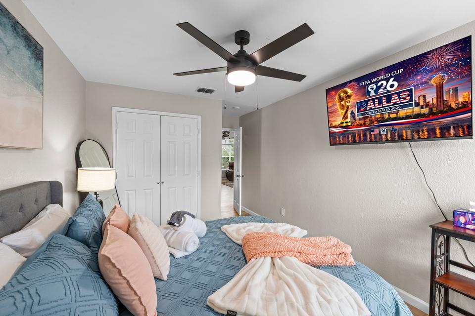 Guest - guest bedroom coral 02