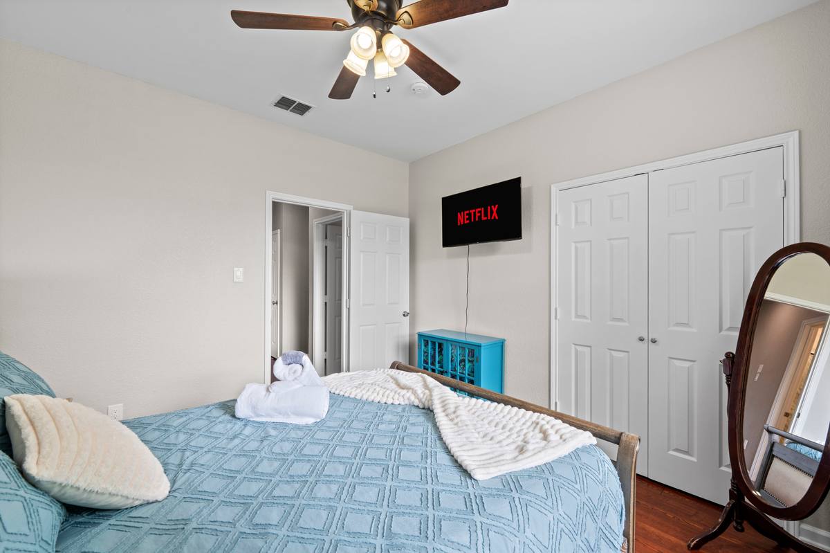 The Indigo Oasis Guest Bedroom – Guest Bedroom Coral 4