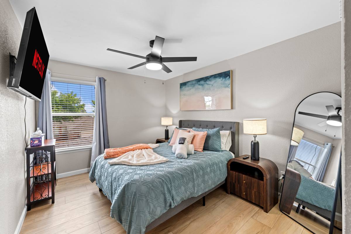 The Indigo Oasis Guest Bedroom – Guest Bedroom Coral 5