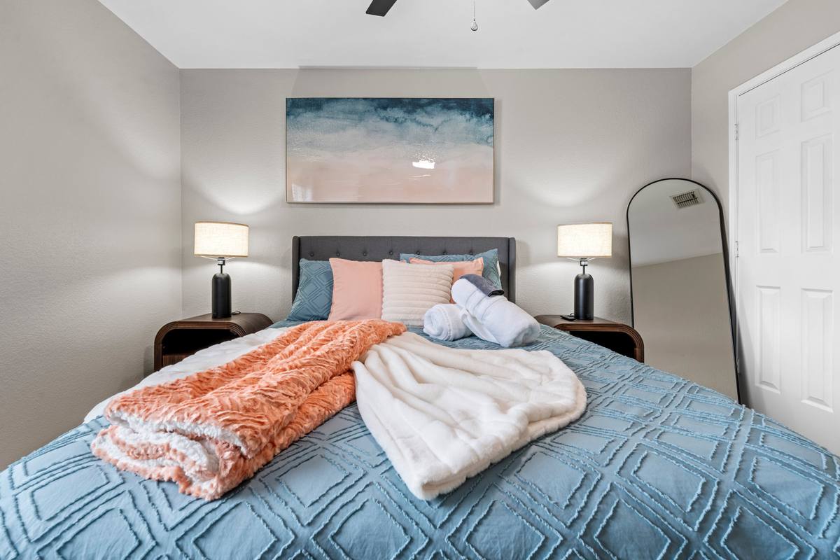 The Indigo Oasis Guest Bedroom – Guest Bedroom Coral 7