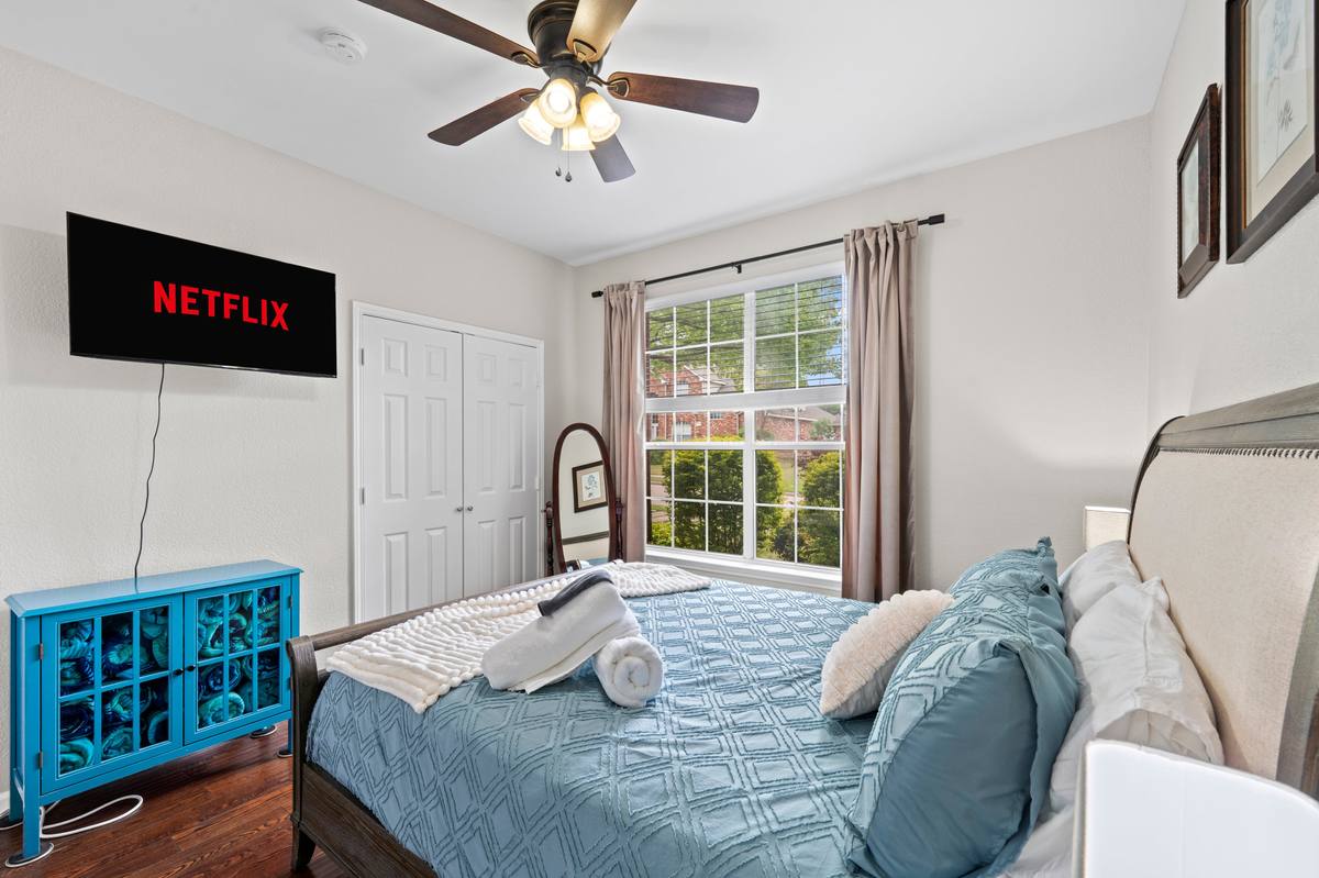The Indigo Oasis Guest Bedroom – Guest Bedroom Coral 8
