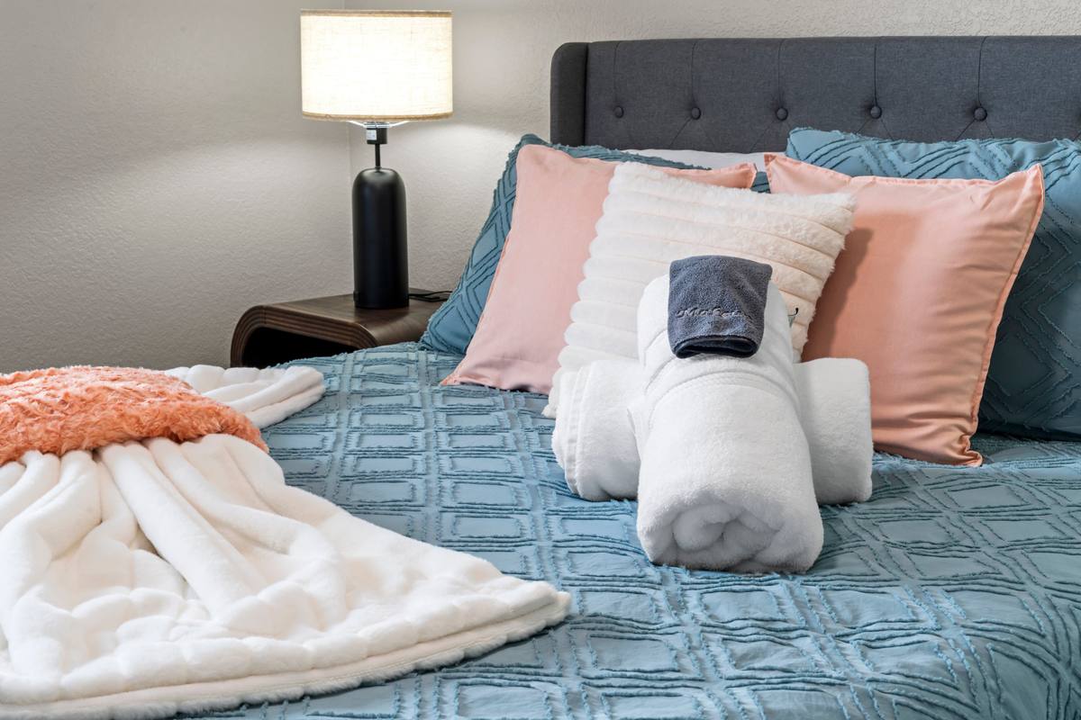 The Indigo Oasis Guest Bedroom – Guest Bedroom Coral 10