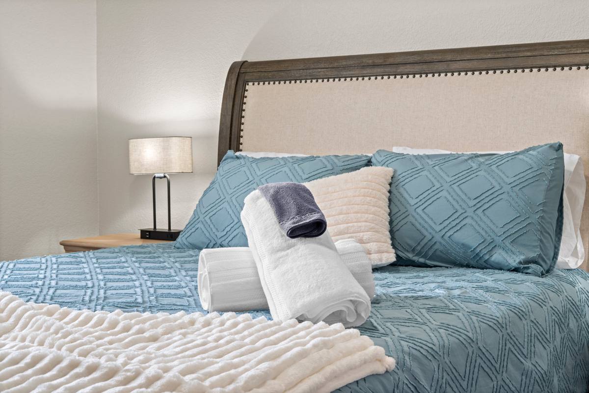 The Indigo Oasis Guest Bedroom – Guest Bedroom Coral 11