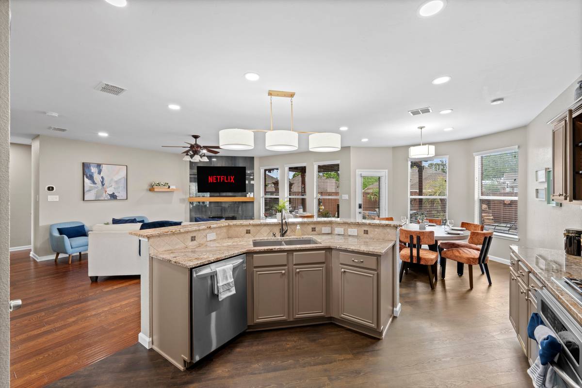 The Indigo Oasis Kitchen – Kitchen 6
