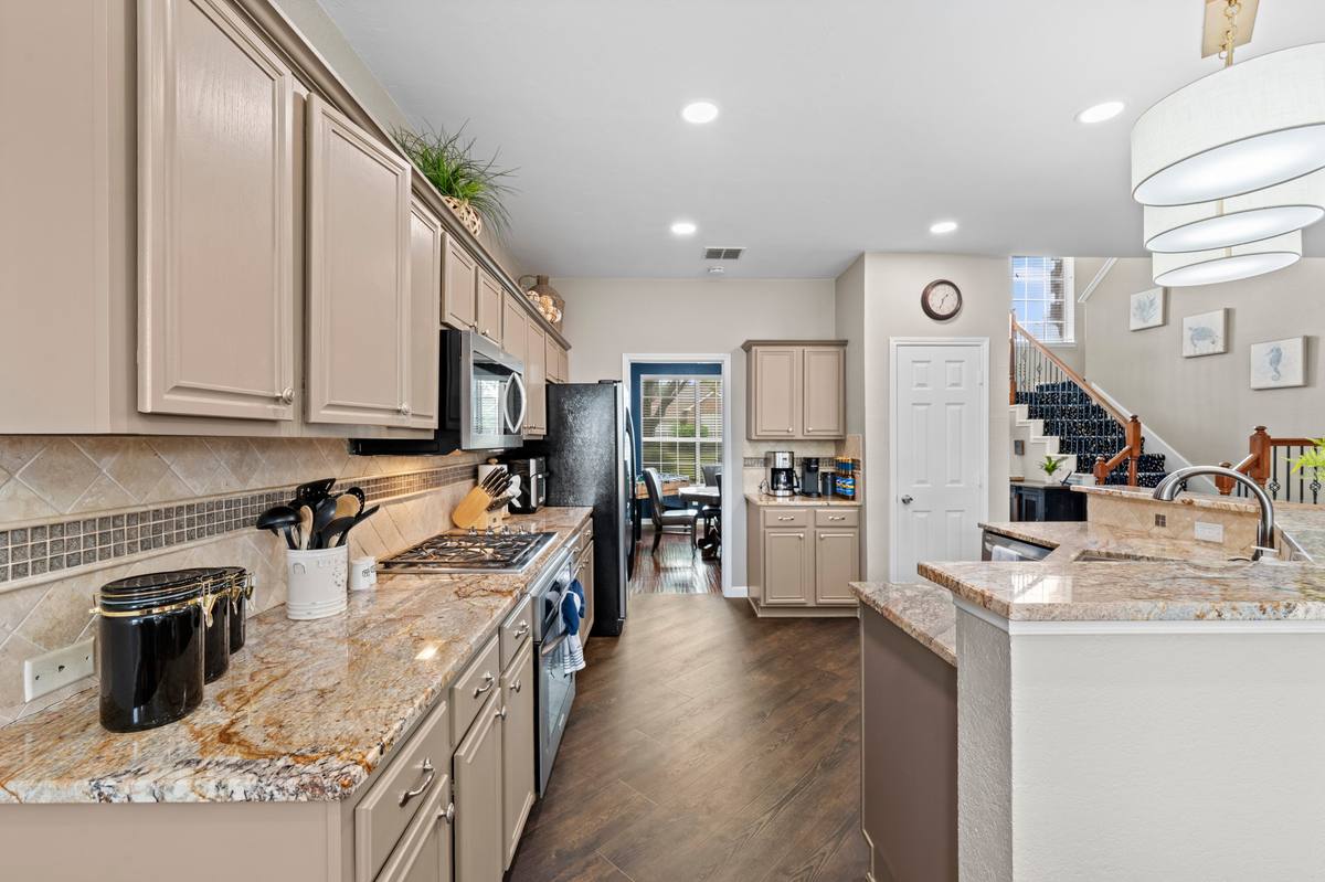 The Indigo Oasis Kitchen – Kitchen 7