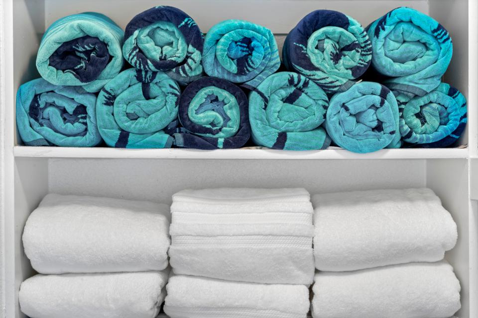 Linen - linen closet 01