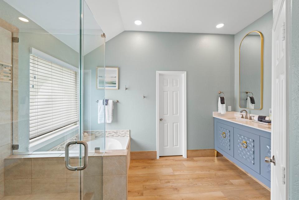 Primary - primary bathroom 04