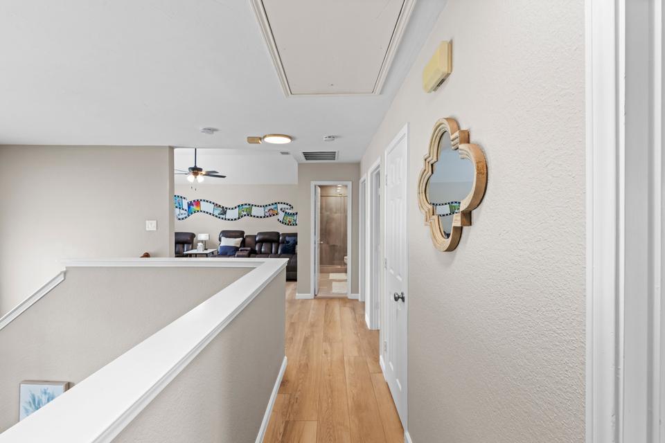 Upstairs - upstairs hallway 01
