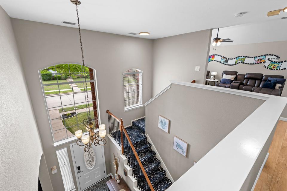 Upstairs - upstairs hallway 02