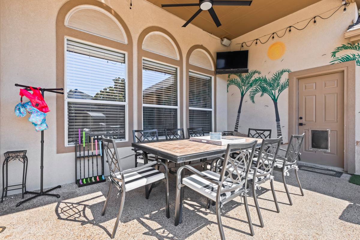 Backyard – Outdoor Dining 1