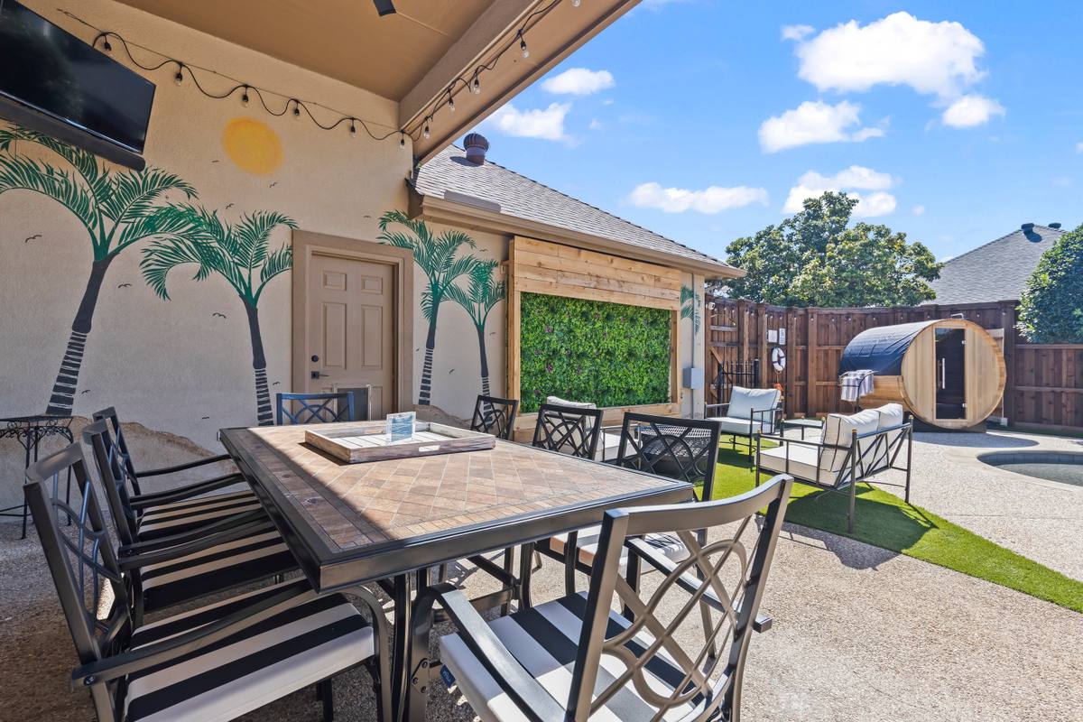 Backyard – Outdoor Dining 2