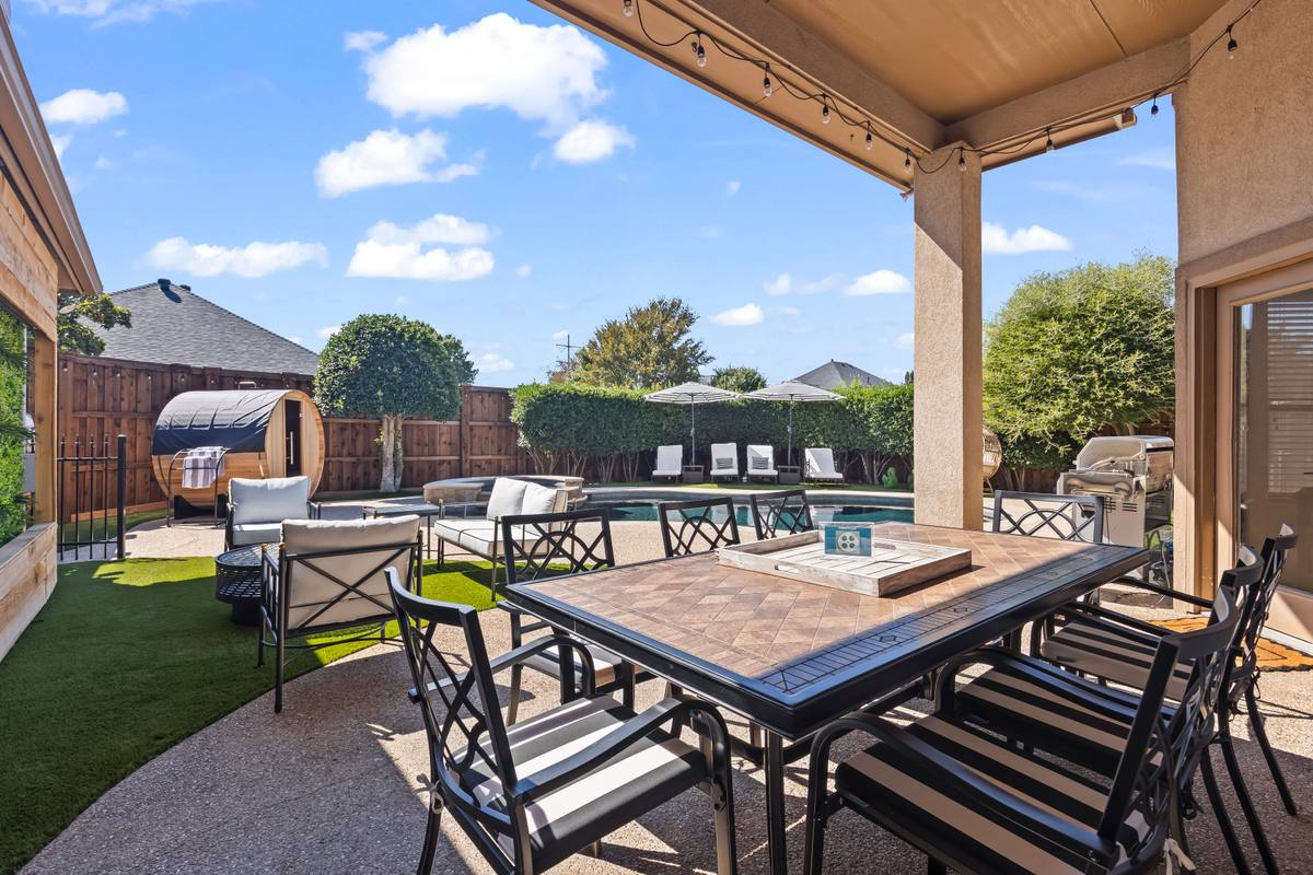 Backyard – Outdoor Dining 3