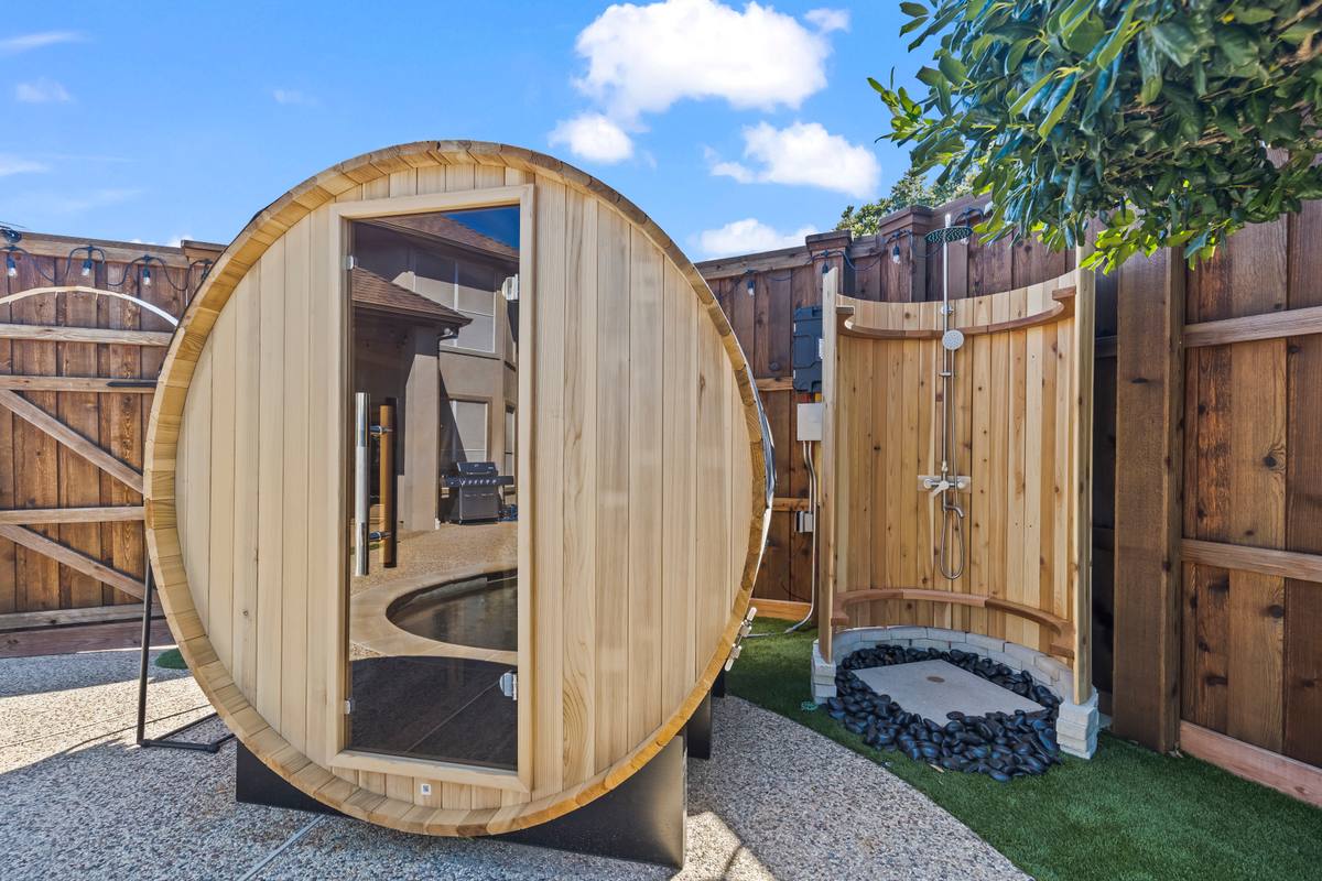 Backyard – Sauna 1