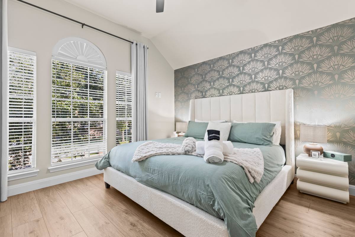 King Bedroom Green 1