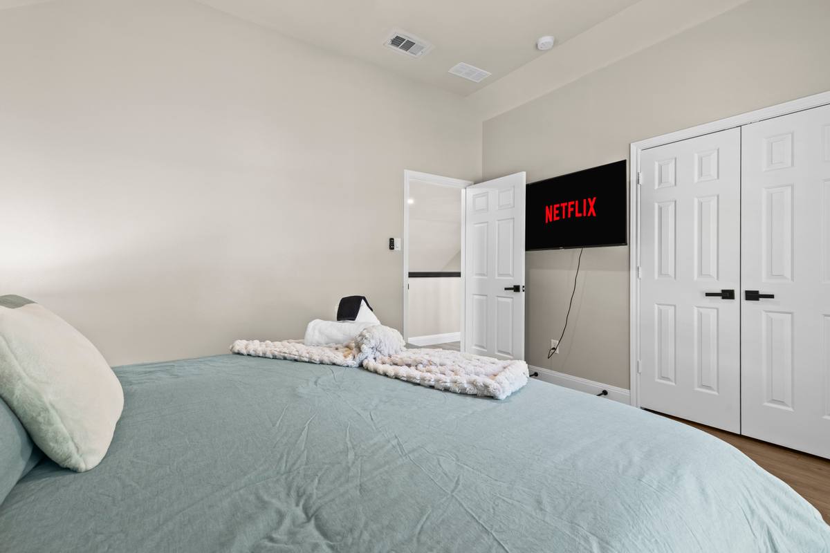 King Bedroom Green 3