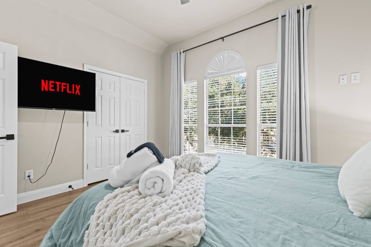 King Bedroom Green 4